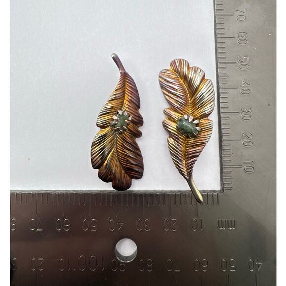 Vintage Pair Mid-Century Iridescent Feather Brooches, Rainbow MCM Statement Pins - Picture 8 of 8